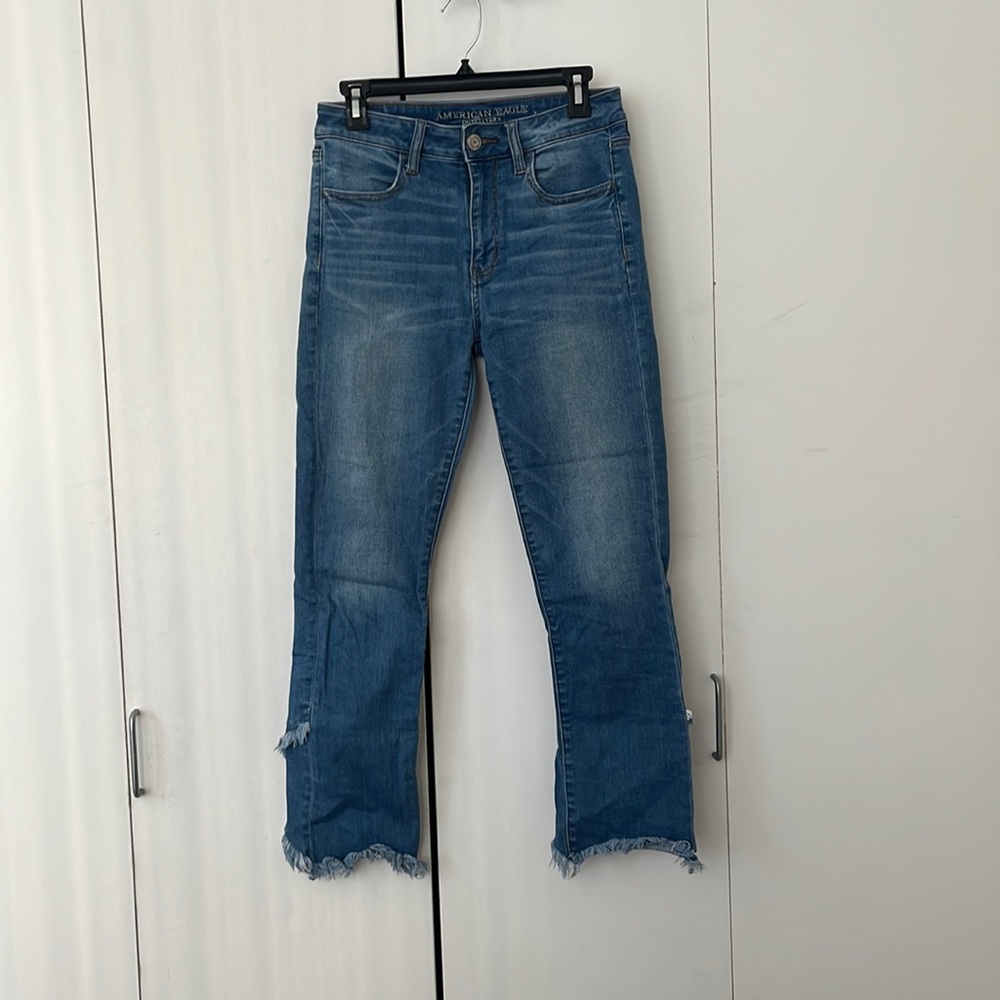 American Eagle Hi-Rise Jegging Crop with NE(X)T level stretch, Fray/Flare bottom